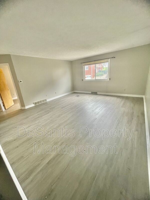 Photo - 808 1/2 Fleming Street