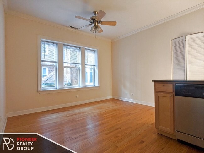 Building Photo - 3243 N Clifton Ave Unit 3252-W1