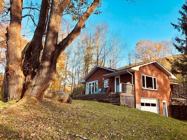 Woodstock/Hunter romantic getaway in nature on 3.5 acres