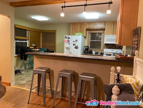 Photo - 204 3rd St NW