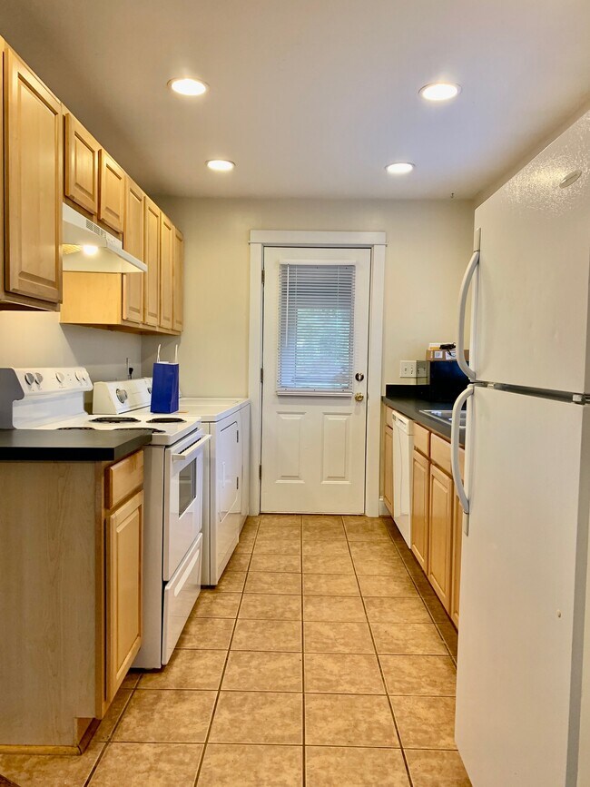 Photo - 165 Hillside St