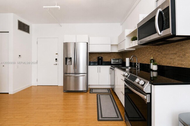 Photo - 690 SW 1st Ct Unidad 1528