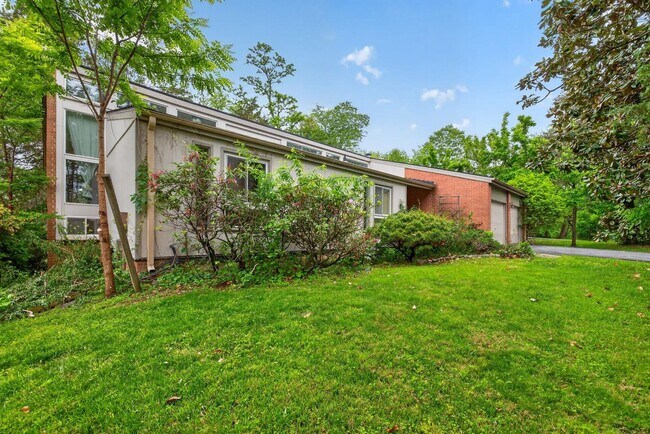 9404 Woodington Dr
