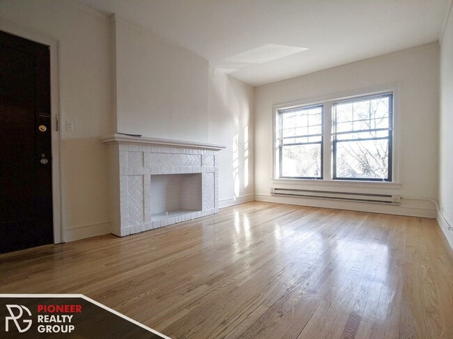 Building Photo - 1025 Dempster St Unit 1031-W3