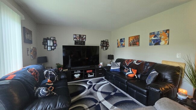 Photo - 122 Canton Ln