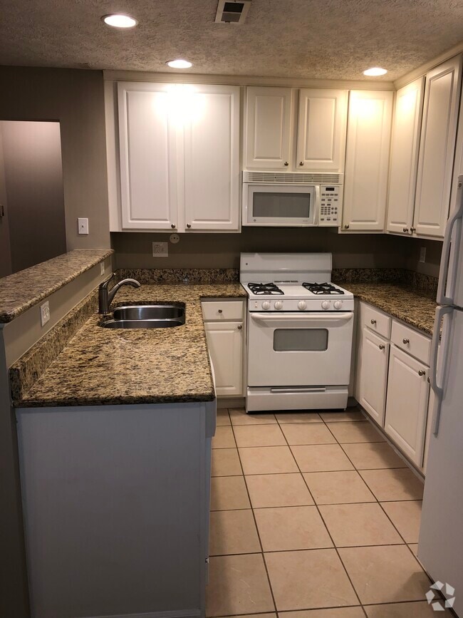 Building Photo - 5340 Darlington Rd Unit B Rental