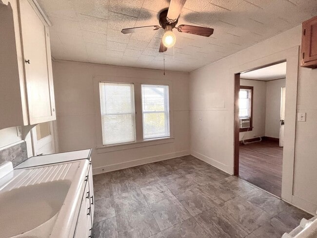 Photo - 714 6th Ave NW