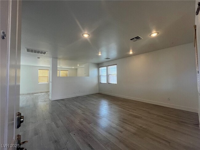 Photo - 6732 Sea Swallow St