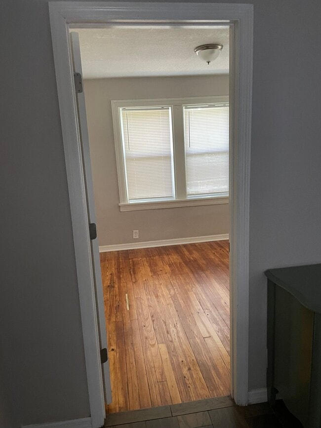 Photo - 873 10th Ave S