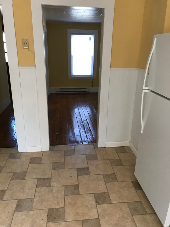 Building Photo - 425 -431 Main Street Unit 427MainStreet Rental