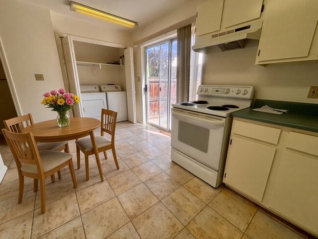 Kitchen - 610 S Cedar St Unit #2
