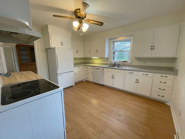 Photo - Hartland Single Family Ranch Home, 3 Bed, 1.5 Bath, Attached Garage