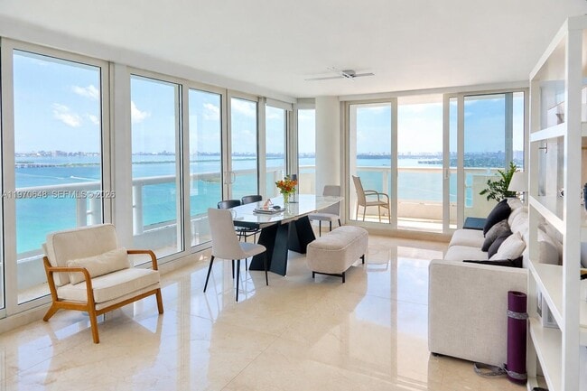 Building Photo - 1717 N Bayshore Dr Unit 3334