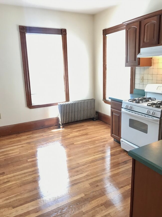 Building Photo - 10 Buckley Ave Unit 2