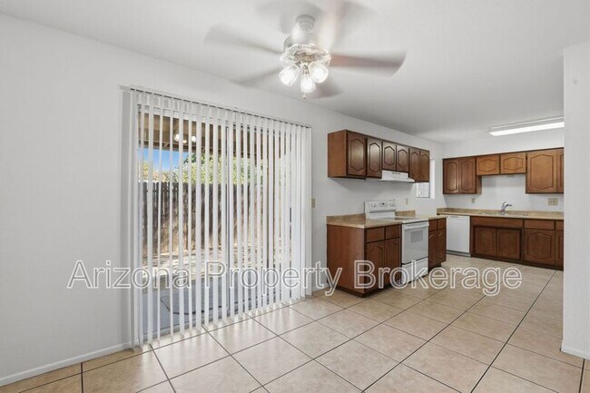 Photo - 238 E Vine Cir