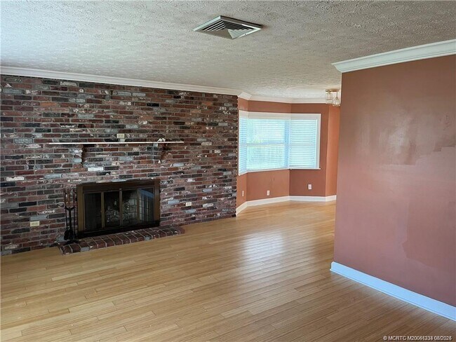 Photo - 2327 NE 16th Ct