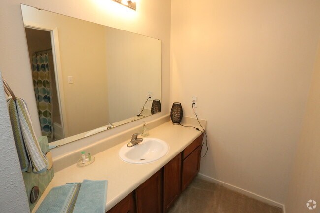 2BR,2BA -1297 SF