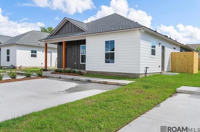 Building Photo - 6908 Goya Ave