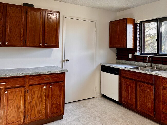 Photo - 977 Village Round Unidad K