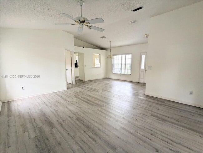 Photo - 532 SE 21st Dr