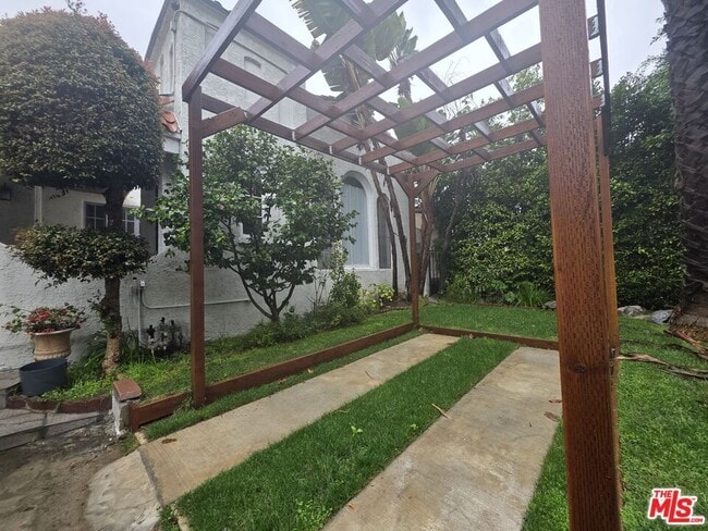 Building Photo - 939 S Ogden Dr