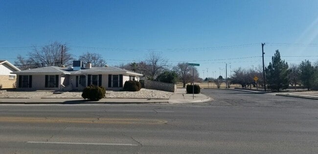 Photo - 3000 Wedgewood Dr