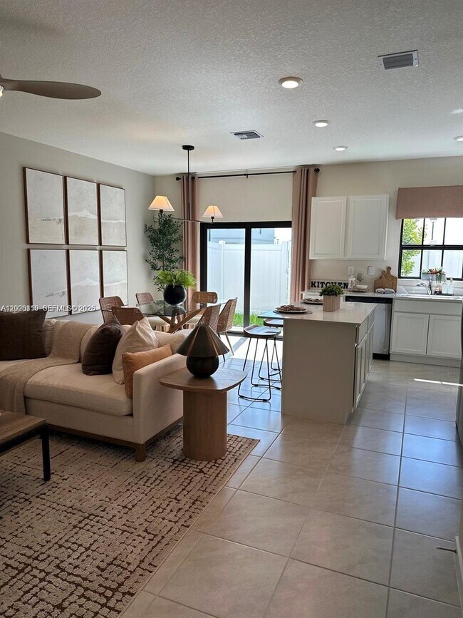 853 SW 12th St