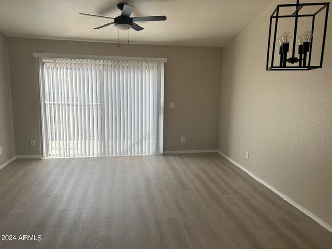 Building Photo - 2 bedroom upstairs unit Rental