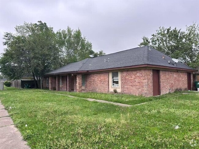 Building Photo - 6664 W Fuqua St Rental