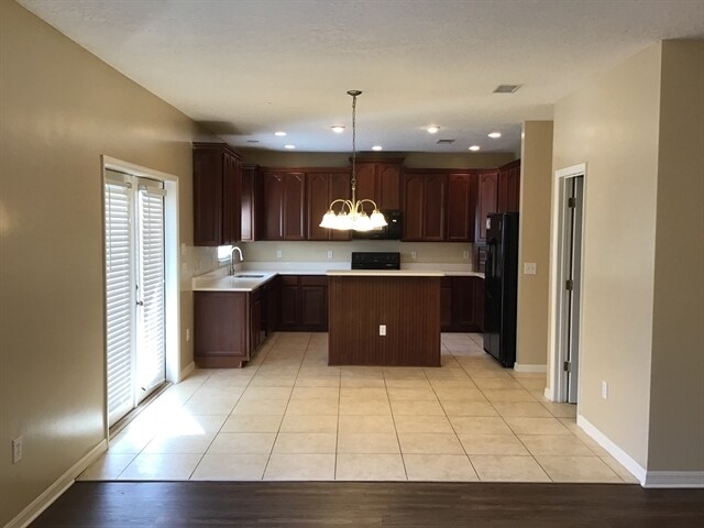 Photo - 1147 Hyacinth St