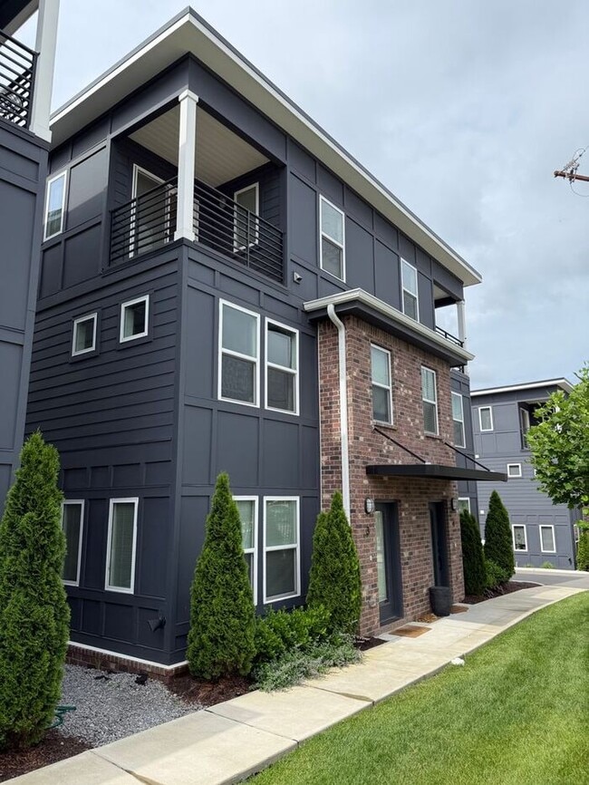 3 - Level Modern Apartment in East Nashville - 3 - Level Modern Apartment in East Nashville