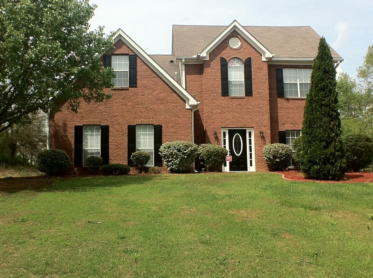 Impressive 0versized 4 bedroom Brick Home - Impressive 0versized 4 bedroom Brick Home