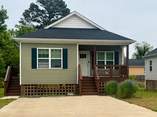 Building Photo - 704 Harney St