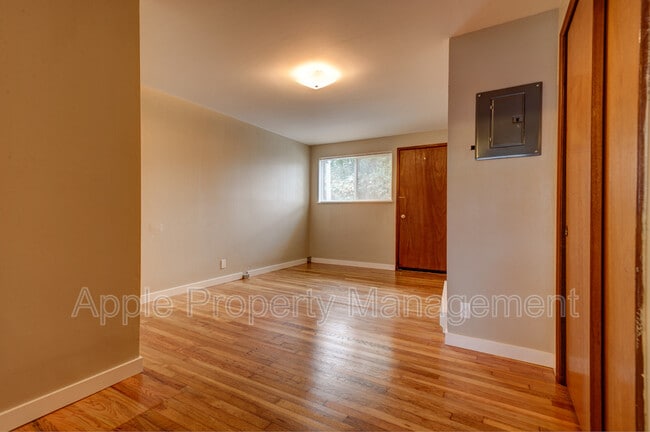 Photo - 9244 Greenwood Ave N Unit 1B