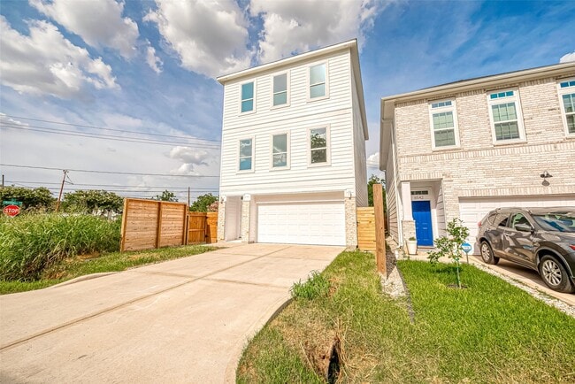 Photo - 6538 Cohn St