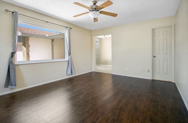 Photo - 137 Peppertree Dr