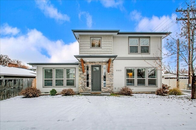Building Photo - Modern 2 Story Home in North End!