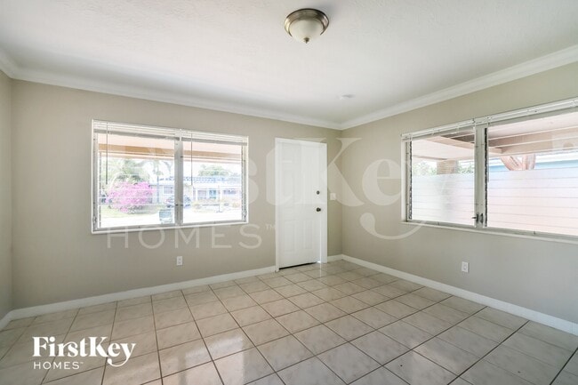 Photo - 4810 NE 8th Ave