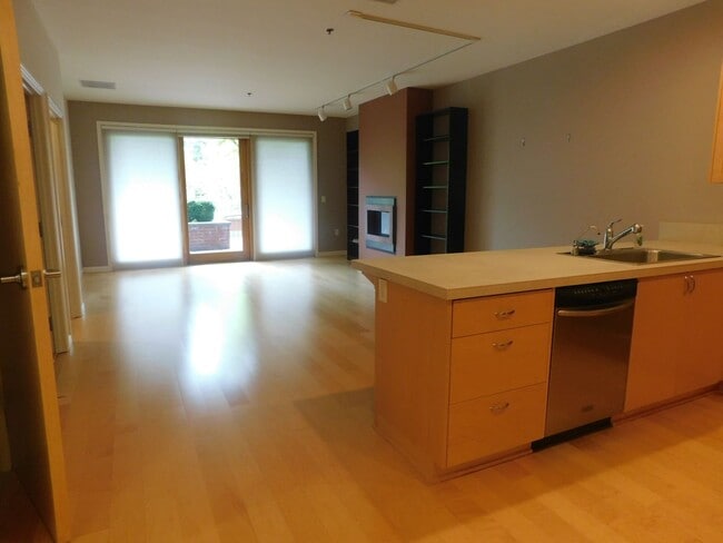 Photo - Fall Special $300 Off First Full Mo.-Beaut...
