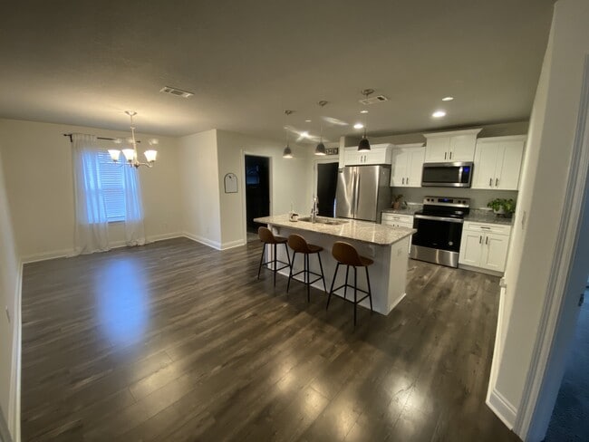 Photo - 6841 Nelson St