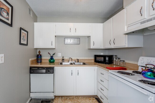 2BR, 1BA - Spruce