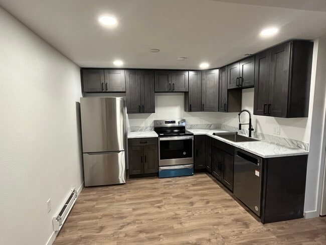 Building Photo - 17952 E Gunnison Pl Unit 2