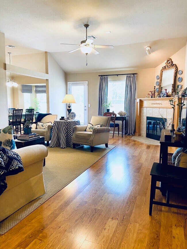 Photo - 21866 Pioneer Cir