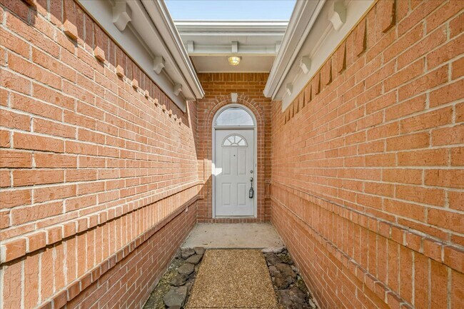 Photo - 535 Pantherburn Cir S