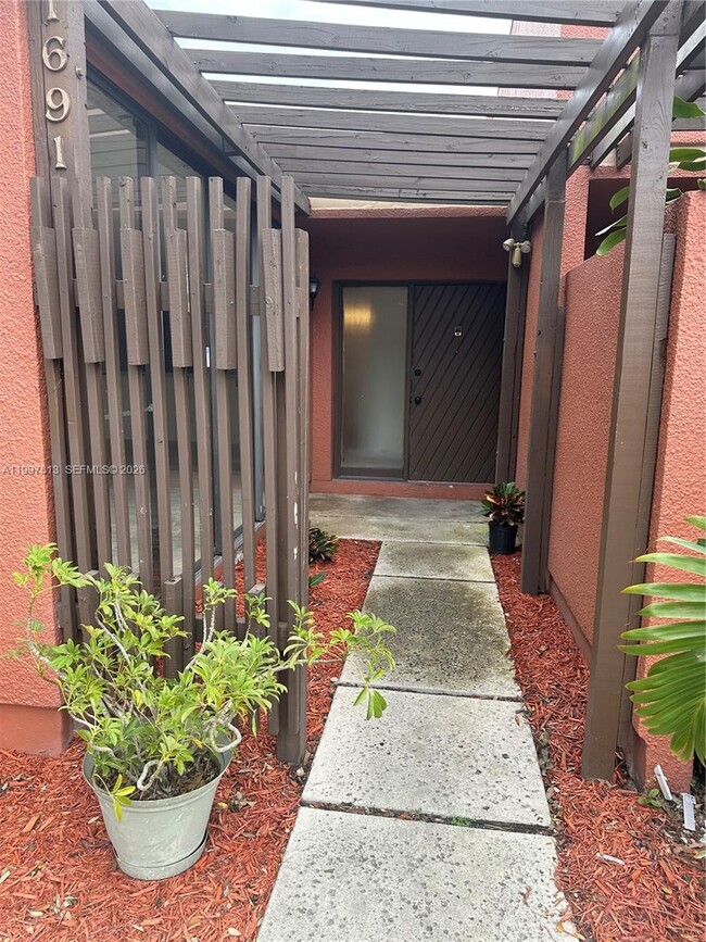 Photo - 1691 Fairway Rd