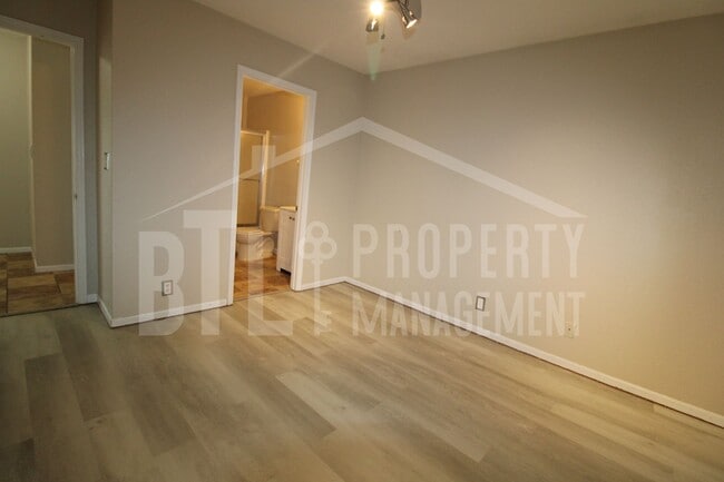 Photo - 240 Fox Ridge Rd