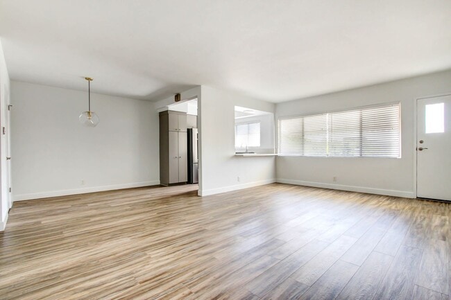 Building Photo - 1030 20th St Rental