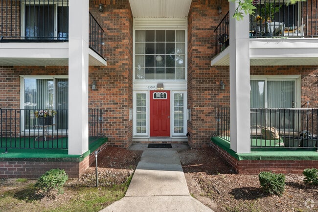 Building Photo - 25307 Shiawassee Cir Unit 203 Rental
