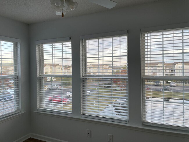 Photo - Nice 2 bedroom/2 bath condo with lakeview ...