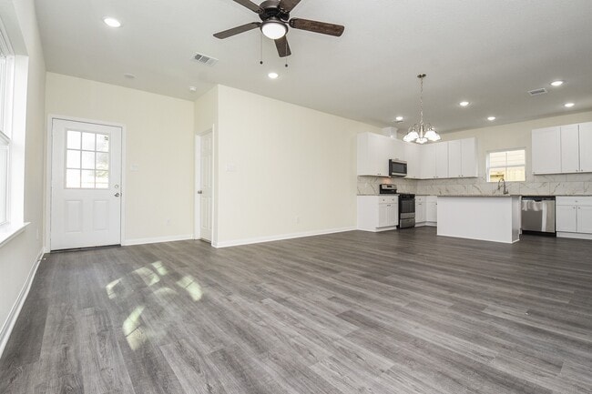 Photo - 2819 Topiary Ln
